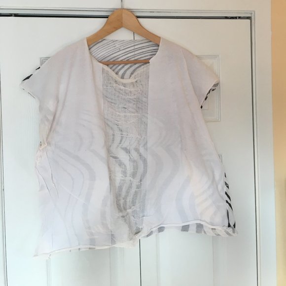 B&W oversized T with sheer detail - Picture 1 of 3